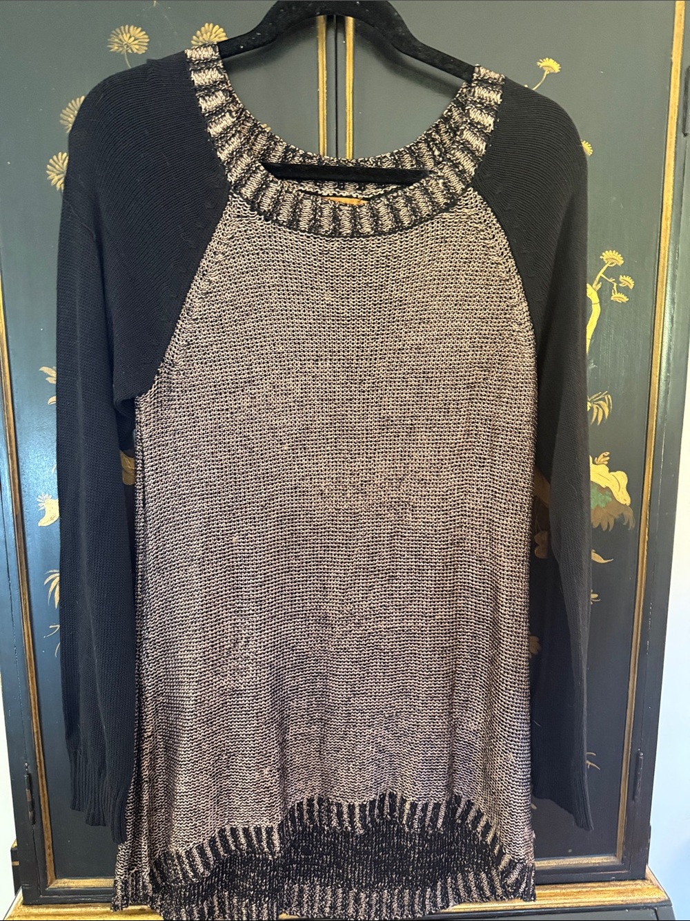 Women’s Black & Gold Knit Raglan Long Sleeve Top
